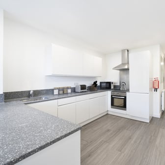 Silver En Suite - Image 6