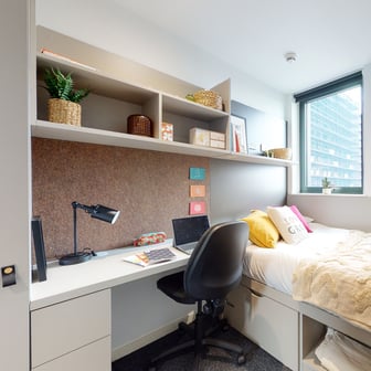 Bronze En Suite - Image 1