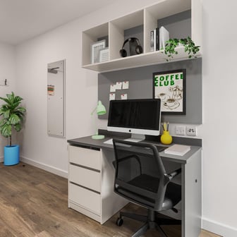 Silver En Suite - Image 2