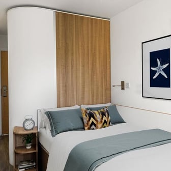 Gold En Suite - Image 1
