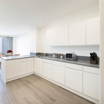 Silver En Suite - Image 4