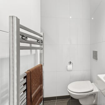 Gold En Suite - Image 4