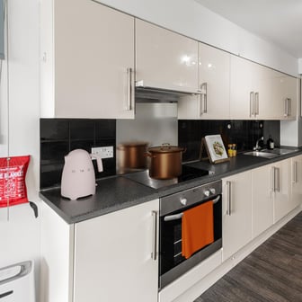 2 Bed Apartment - Image 3