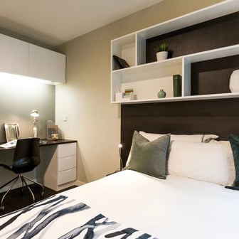Gold En Suite - Image 5