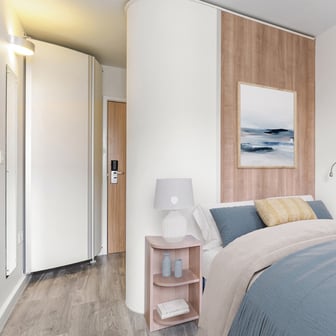 Bronze En Suite - Image 1