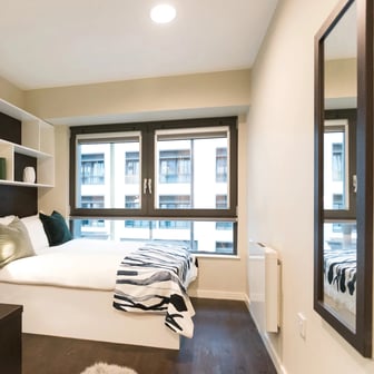 Gold En Suite - Image 4
