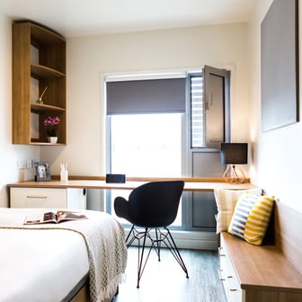 Silver En Suite - Image 1
