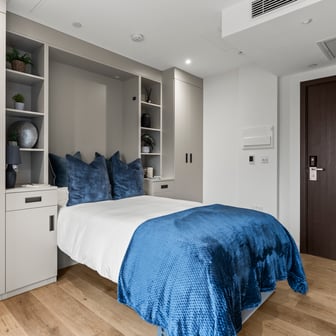 Large Deluxe Studio - Image 1