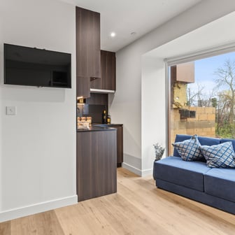 Large Deluxe Studio - Image 6