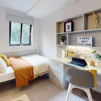 Bronze En Suite - Image 1