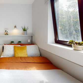 Silver En Suite - Image 1
