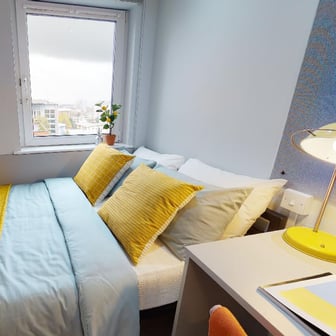 Silver En Suite - Image 1