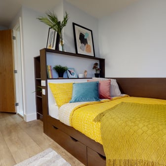 Gold En Suite - Image 1