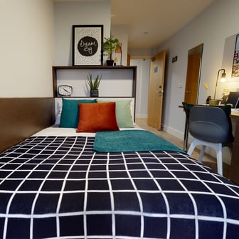 Silver En Suite - Image 1