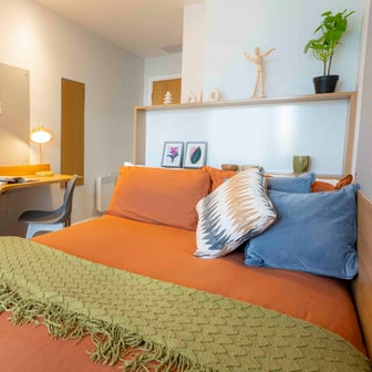 Silver En Suite-2627 - Image 1