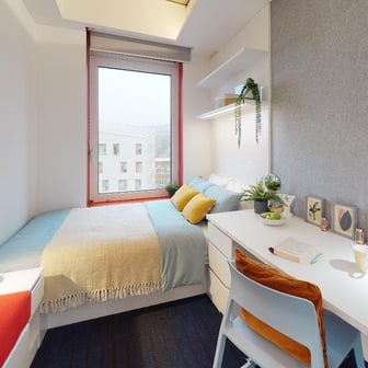 Bronze En Suite - Image 1