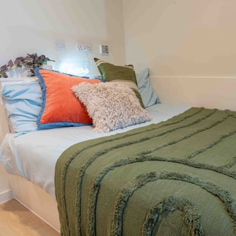 Gold En Suite - Image 1