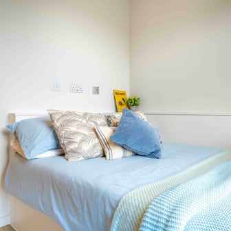 Silver En Suite - Image 1