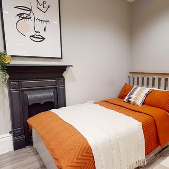 Bronze En Suite - Image 1