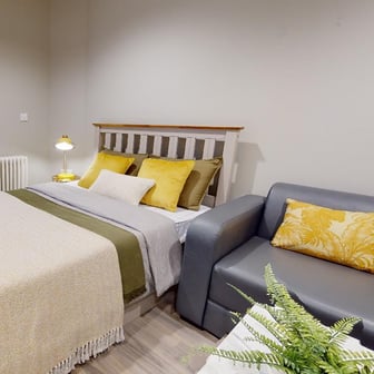 Gold En Suite - Image 1