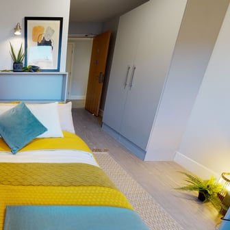 Gold En Suite - Image 1