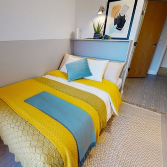 Gold En Suite - Image 1
