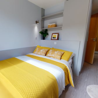 Silver En Suite - Image 1