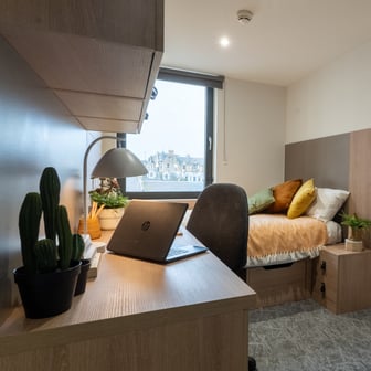 Bronze En Suite - Image 1