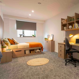 Gold En Suite - Image 1