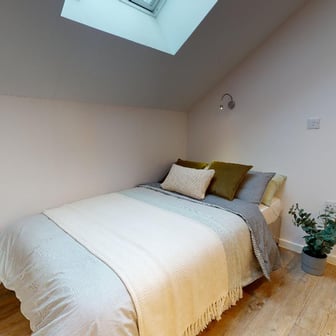 Silver 2 Bed Apartment - Image 1