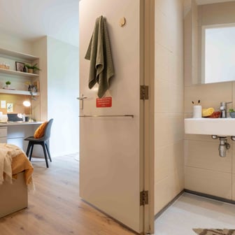 Gold En Suite-2627 - Image 1