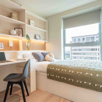 Gold En Suite - Image 1