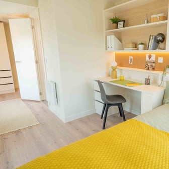 Silver En Suite - Image 1