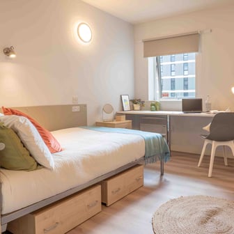 Silver En Suite - Image 1