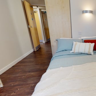 Silver En Suite Plus - Image 1