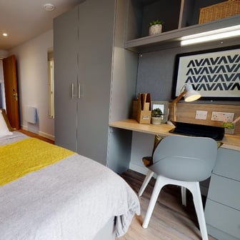 Silver En Suite-2627 - Image 1
