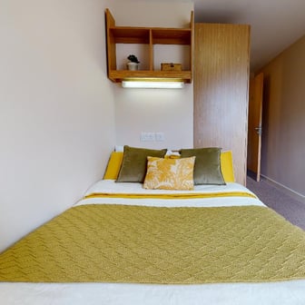 Bronze En Suite - Image 1