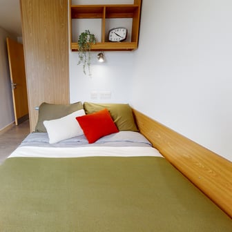 Gold En Suite - Image 1
