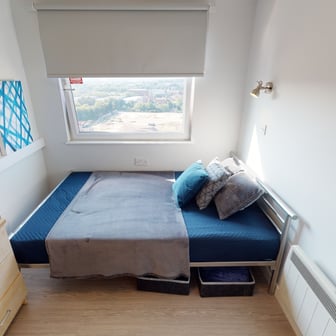 Bronze En Suite - Image 1