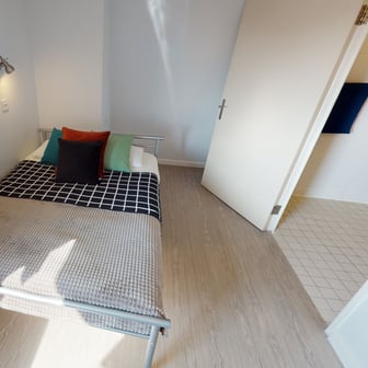 Silver En Suite Plus - Image 1