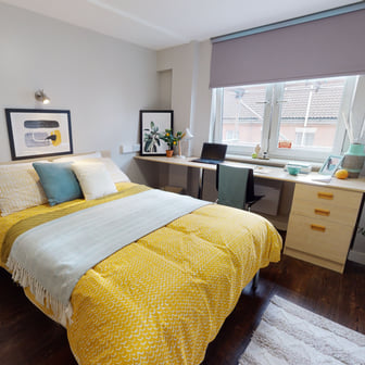 Gold En Suite - Image 1