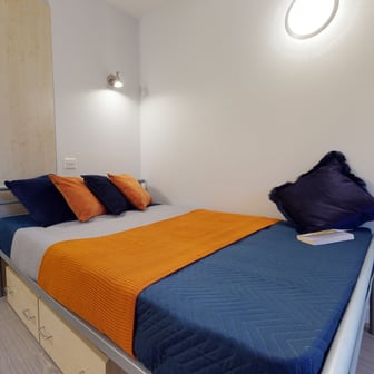 Bronze En Suite - Image 1