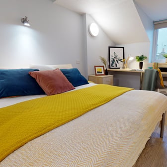 Gold En Suite - Image 1