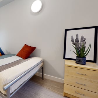 Silver En Suite - Image 1