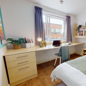 Bronze En Suite - Image 1