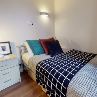 Silver 2 Bed Apartment - Image 1