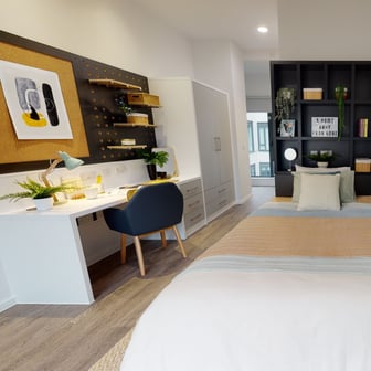 Gold En Suite - Image 1