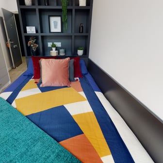 Silver En Suite - Image 1