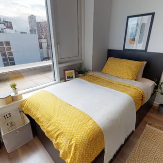 Gold En Suite - Image 1