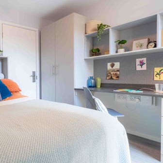 Silver 2 Bed Apt Premium - Image 1